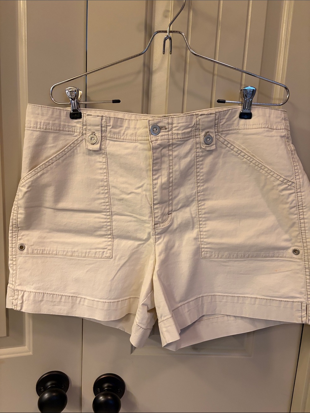 Gloria Vanderbilt Off-White Utility Patch Pocket Shorts